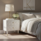 27 Table de chevet à deux tiroirs à motif géométrique blanc