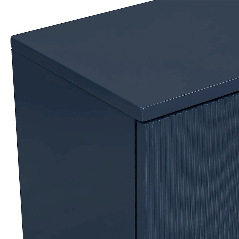 Meuble à quatre portes avec rayures verticales et motif ondulé, adapté pour le couloir, l'entrée, le salon