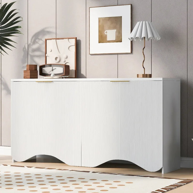 Meuble à quatre portes avec rayures verticales et motif ondulé, adapté pour le couloir, l'entrée, le salon