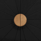 Caractéristiques uniques du meuble en placage de frêne avec portes de placard à motif de lignes rayonnantes, adapté aux salons et aux couloirs